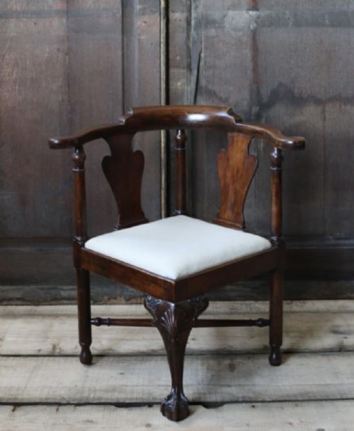18TH CENTURY GEORGE II WALNUT CHAIR