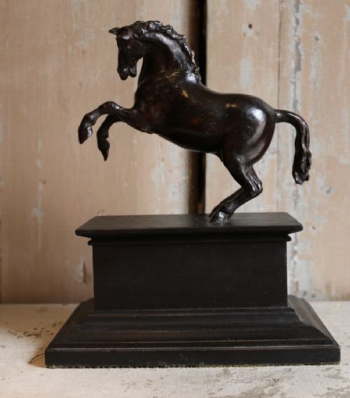 A FINE 17TH CENTURY REARING HORSE