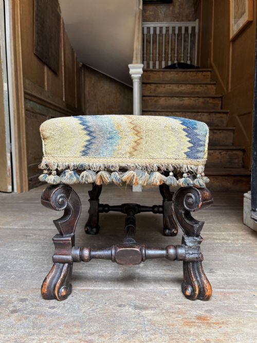 FINE 17TH CENTURY CAROLEAN STOOL OF EXUBERANT BAROQUE FORM - ADDITIONAL PHOTO 4