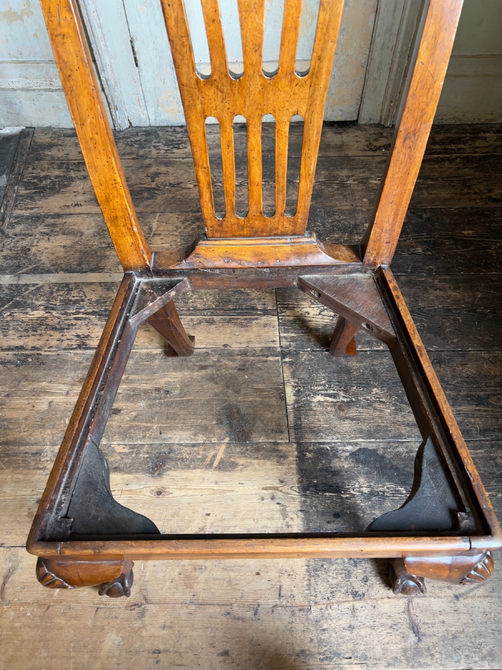 A George II period walnut side chair featuring a carved splat back, yellow damask seat cushion, and cabriole legs with claw-and-ball feet. View II