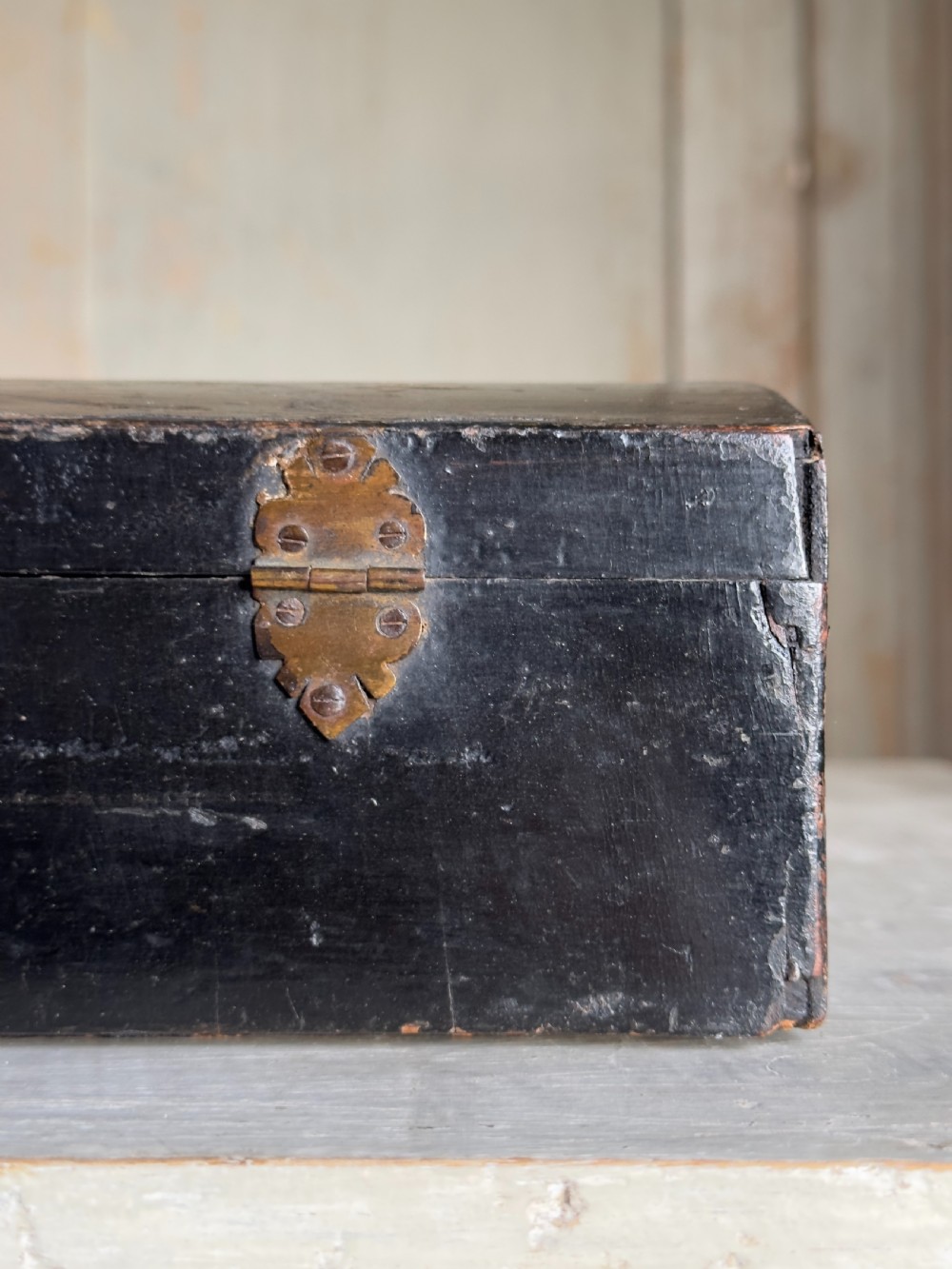 An early 18th century japanned writing box View III