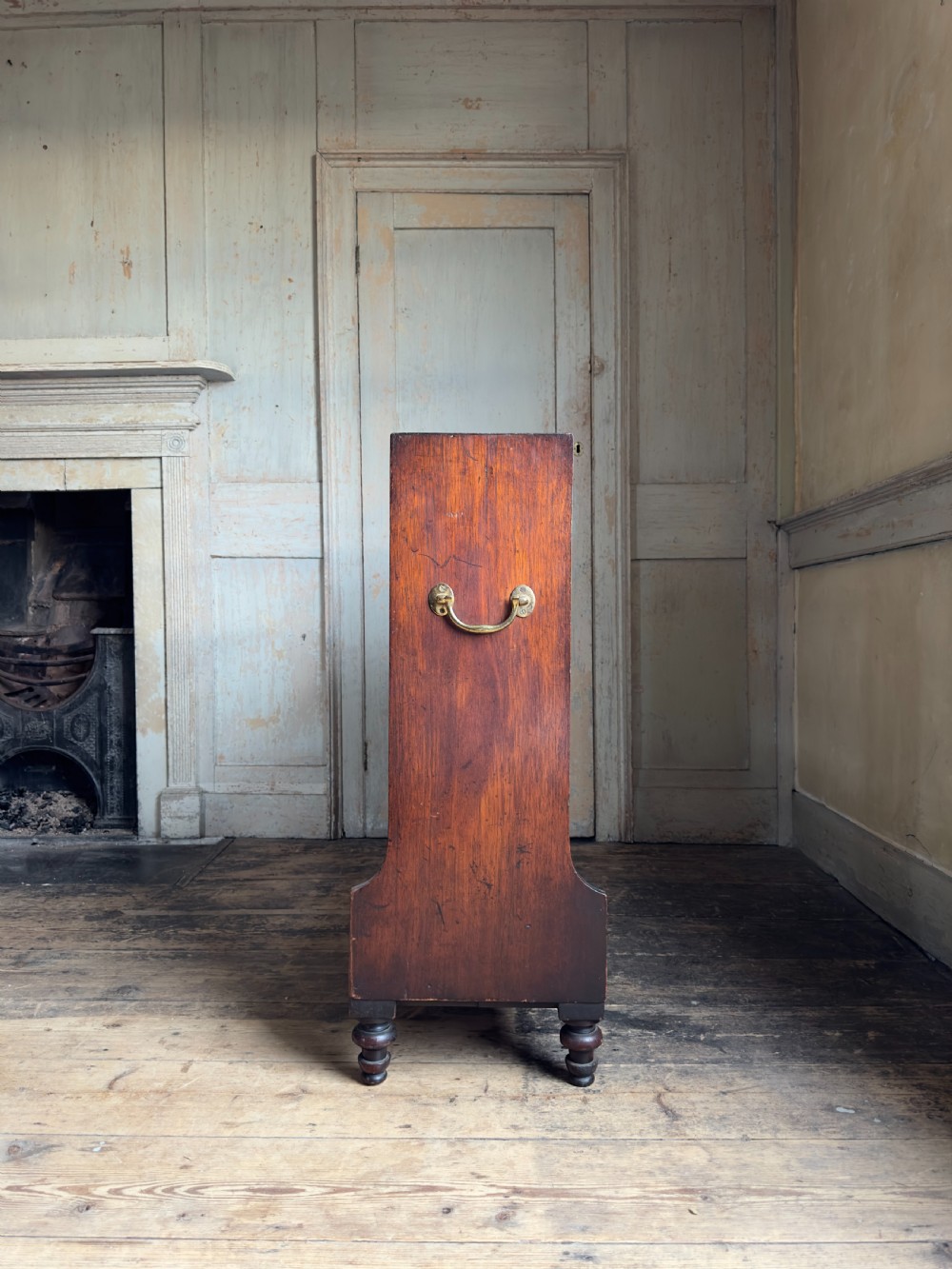 A Georgian mahogany dwarf ‘waterfall’ bookcase, c.1830 View V