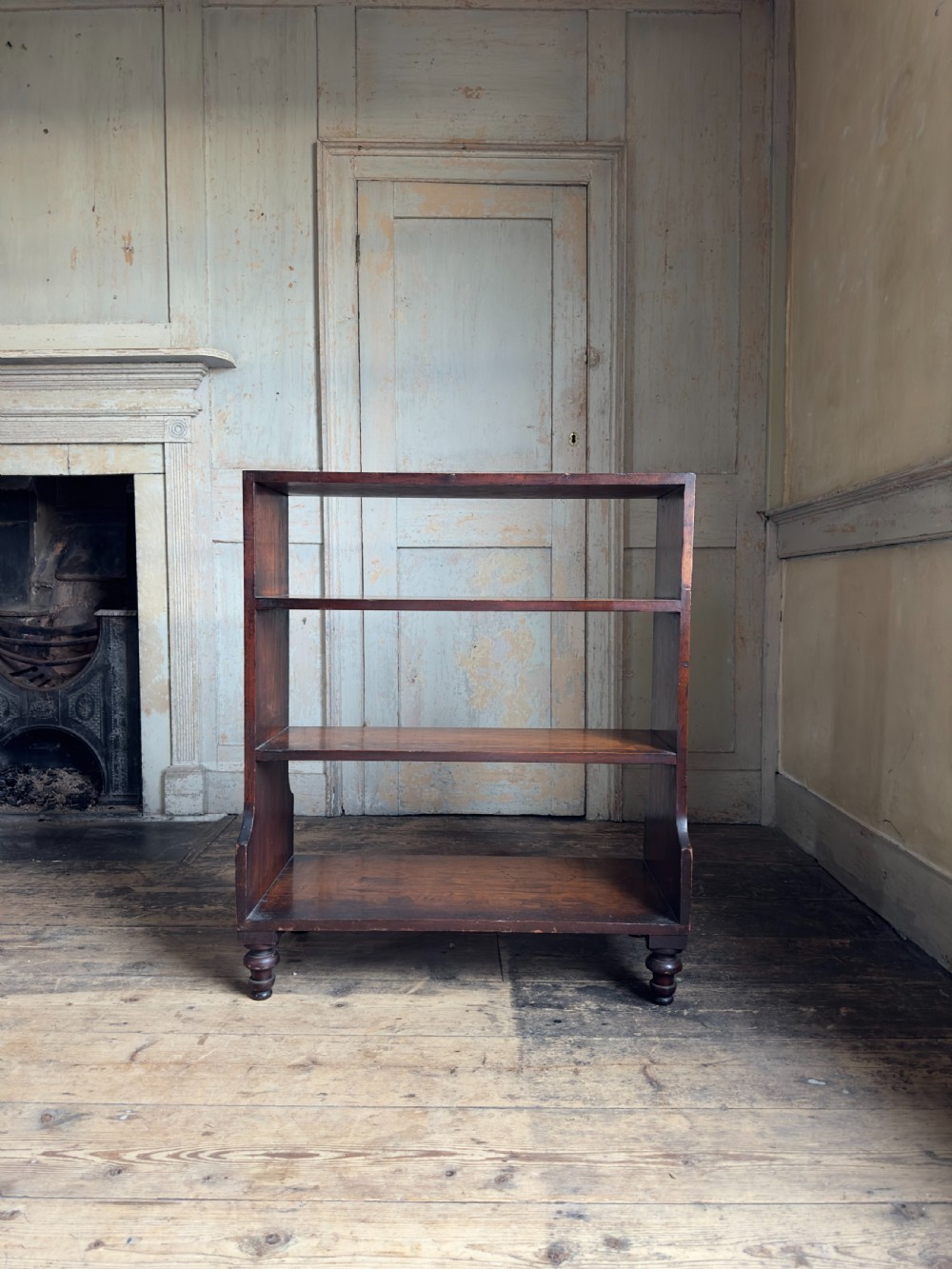 A Georgian mahogany dwarf ‘waterfall’ bookcase, c.1830 View VII