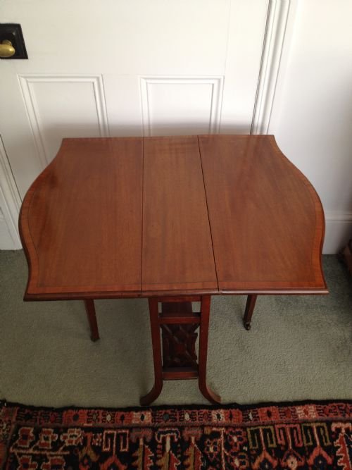 Edwardian Crossbanded Shaped Mahogany Sutherland Table.