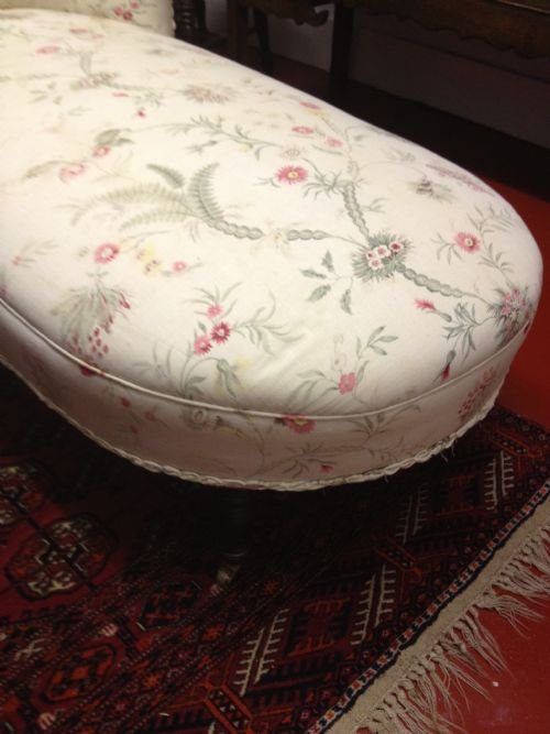 Victorian Slipper Day Bed / Couch View III