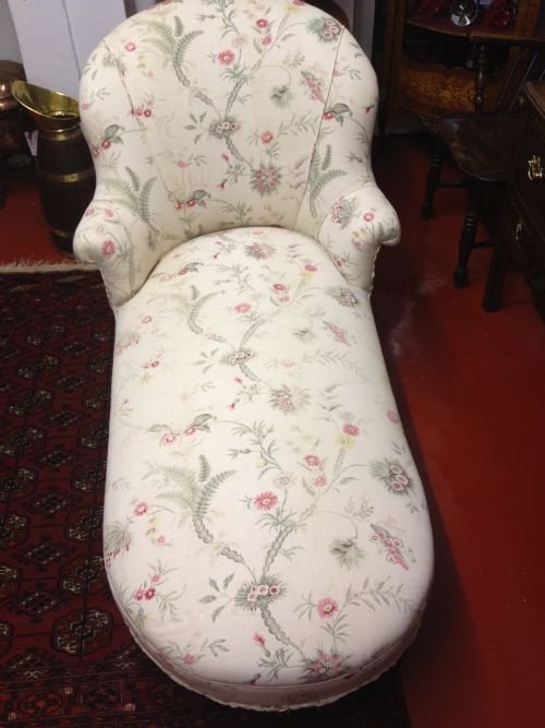 Victorian Slipper Day Bed / Couch View IV