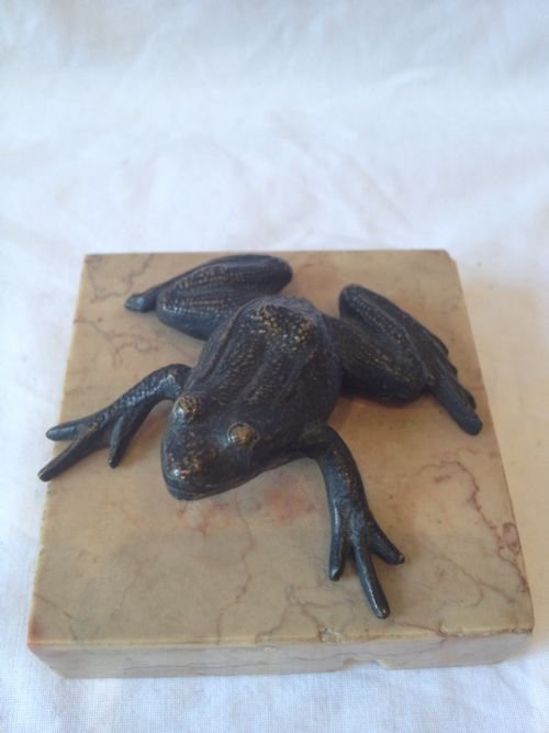 BRONZE FROG PAPERWEIGHT View II