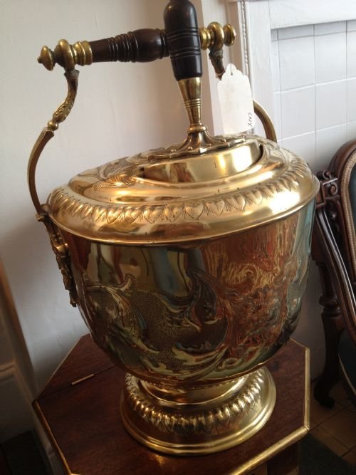 STUNNING VICTORIAN ART NOUVEAU BRASS COAL SCUTTLE View II