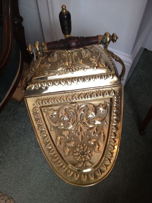 STUNNING VICTORIAN ART NOUVEAU BRASS COAL SCUTTLE View III