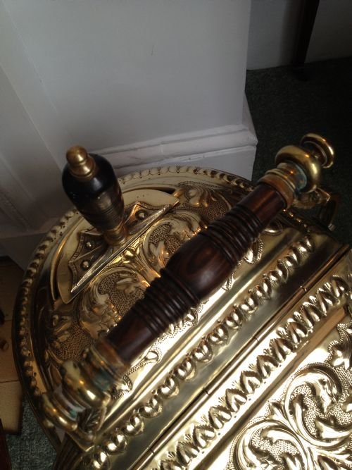 STUNNING VICTORIAN ART NOUVEAU BRASS COAL SCUTTLE View IV