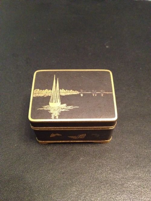 Superb Japanese Bronze Snuff or Pill Box