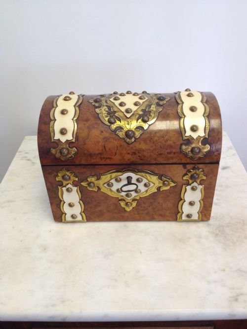 WALNUT DOME TOP TEA CADDY View V