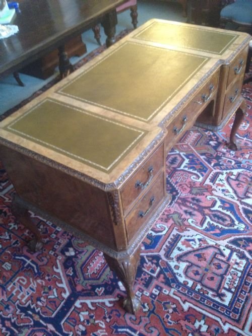 fig 1. FIGURED WALNUT KNEEHOLE DESK