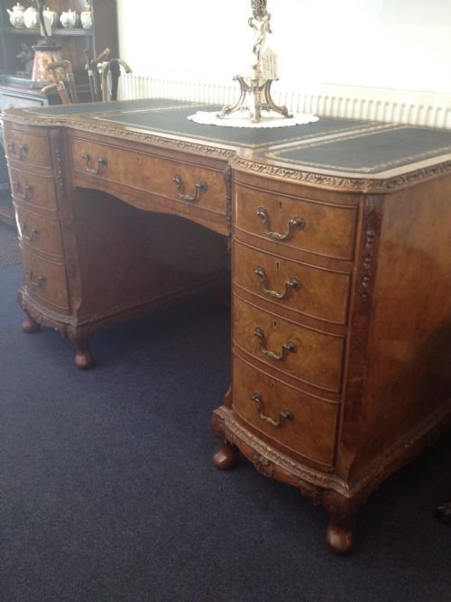Super Quality Maples Walnut Pedestal Desk