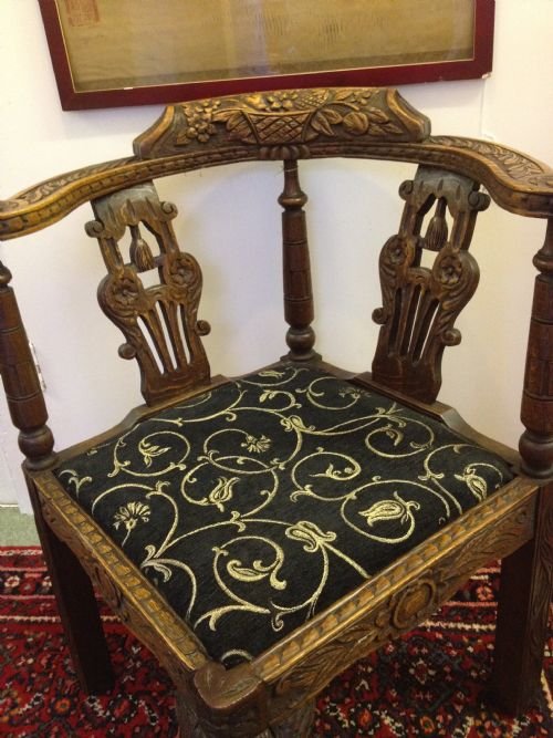VICTORIAN CARVED OAK CORNER CHAIR View III