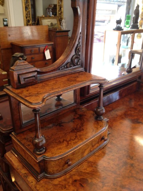 IMPRESSIVE VICTORIAN WALNUT DUCHESS DRESSING TABLE View III