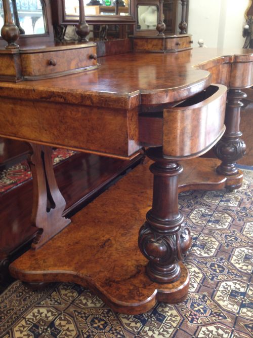 IMPRESSIVE VICTORIAN WALNUT DUCHESS DRESSING TABLE View IV