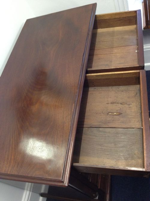 SMALL MID 18TH CENTURY MAHOGANY CHEST OF DRAWERS View V