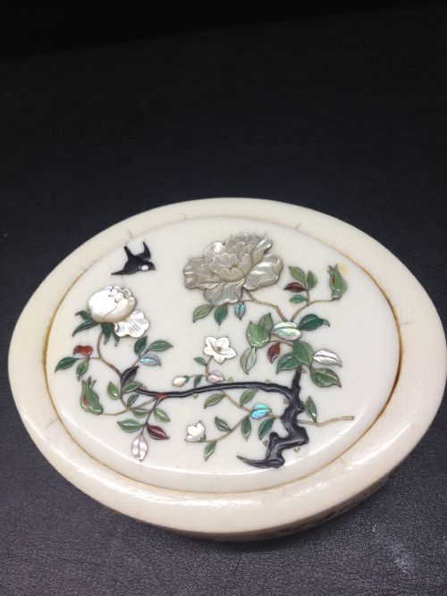 Superb Japanese Shibayama Ivory Box and Cover Meiji Period 1868-1912
