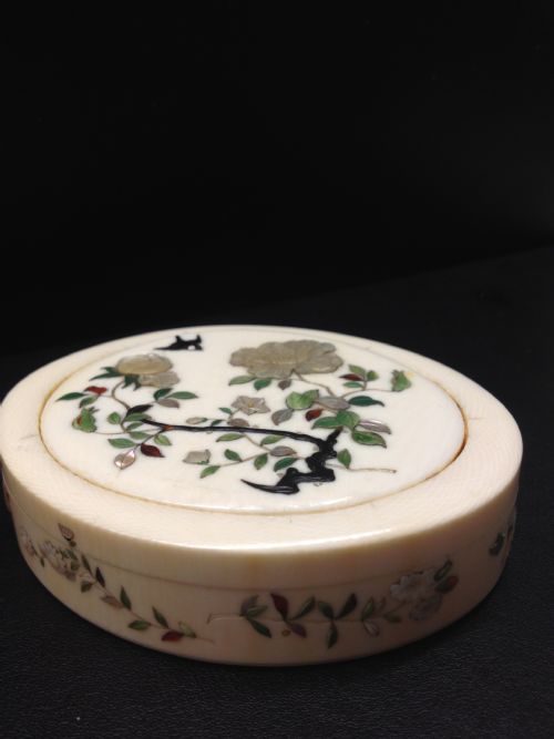 fig 1. SUPERB JAPANESE SHIBAYAMA IVORY BOX AND COVER MEIJI PERIOD 1868-1912