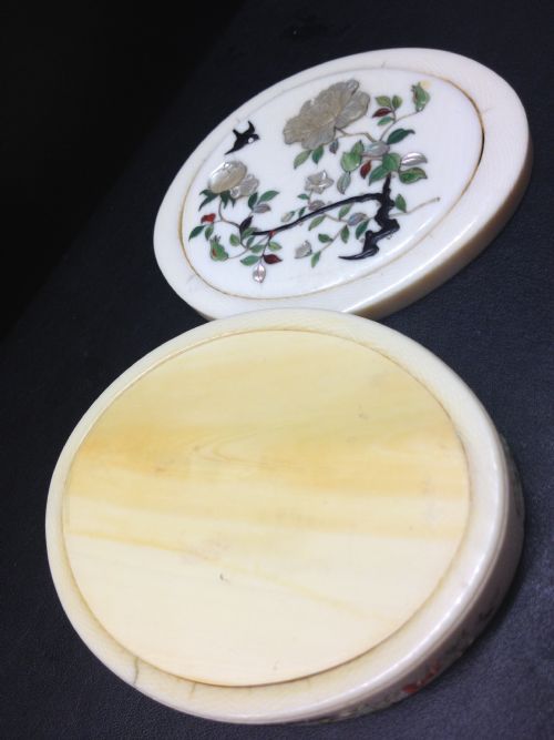 fig 2. SUPERB JAPANESE SHIBAYAMA IVORY BOX AND COVER MEIJI PERIOD 1868-1912
