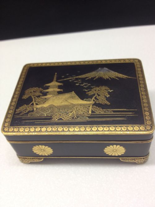 Fine Quality Japanese Signed Komai Box Meiji Period 1868-1912