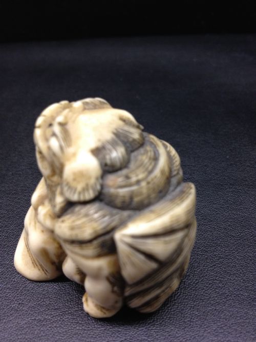 fig 1. SUPERB JAPANESE STAG ANTLER NETSUKE SHI SHI MEIJI PERIOD 1868-1912