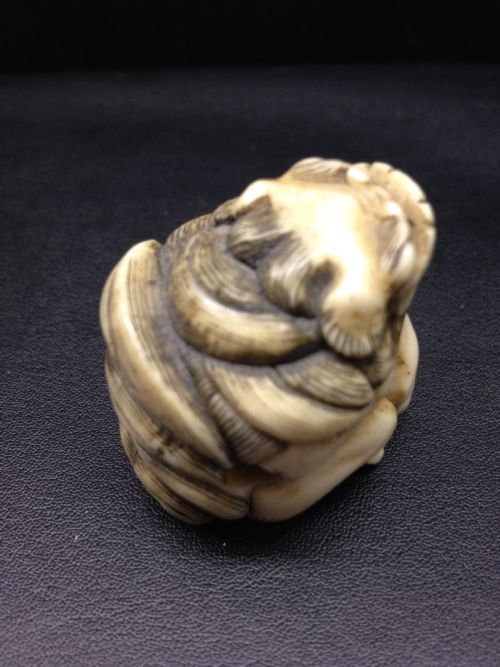 SUPERB JAPANESE STAG ANTLER NETSUKE SHI SHI MEIJI PERIOD 1868-1912 View III