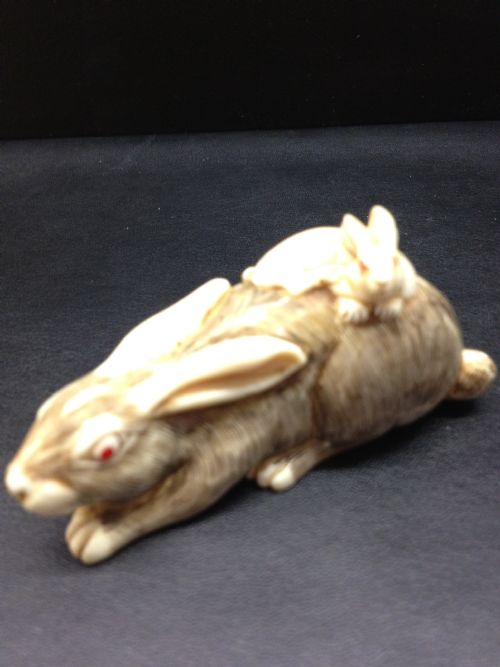 NICE QUALITY JAPANESE IVORY OKIMONO HARES MEIJI PERIOD 1868-1912 View II