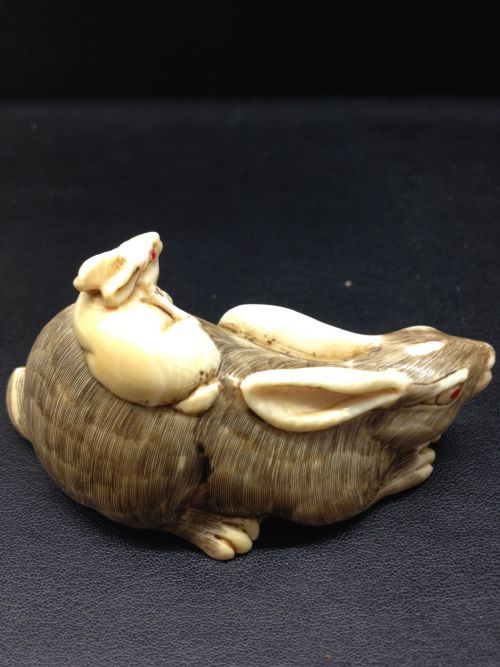 NICE QUALITY JAPANESE IVORY OKIMONO HARES MEIJI PERIOD 1868-1912 View III