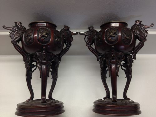 SUPERB PAIR OF JAPANESE BRONZE CENSORS WITH COVERS MEIJI PERIOD 1868-1912 View V