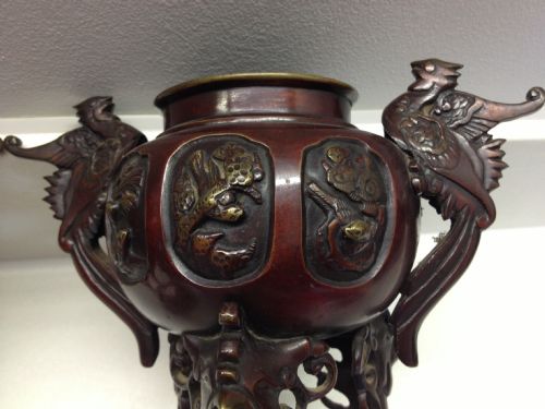 SUPERB PAIR OF JAPANESE BRONZE CENSORS WITH COVERS MEIJI PERIOD 1868-1912 View VI
