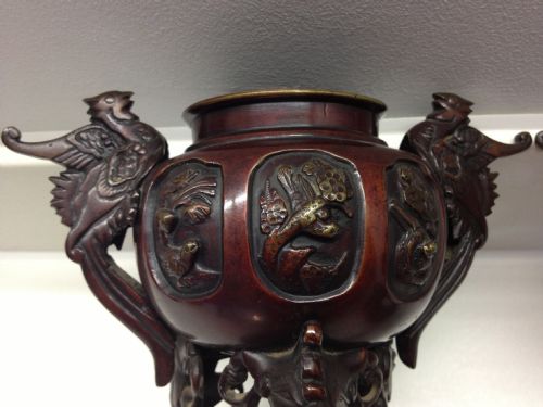 SUPERB PAIR OF JAPANESE BRONZE CENSORS WITH COVERS MEIJI PERIOD 1868-1912 View VII