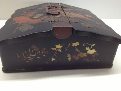 JAPANESE GILT LAQUERED WRITING BOX SAMURAI -MEIJI PERIOD 1868-1912 View III