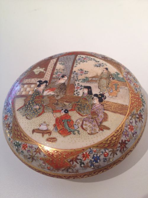 NICE QUALITY JAPANESE SATSUMA LIDDED POT View II