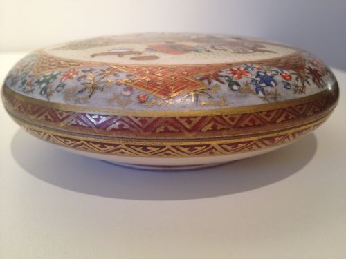 NICE QUALITY JAPANESE SATSUMA LIDDED POT View IV