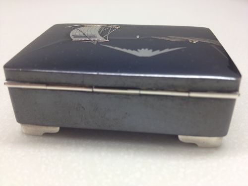 STUNNING JAPANESE GOLD AND SILVER ONLAID SNUFF BOX MEIJI PERIOD View IV
