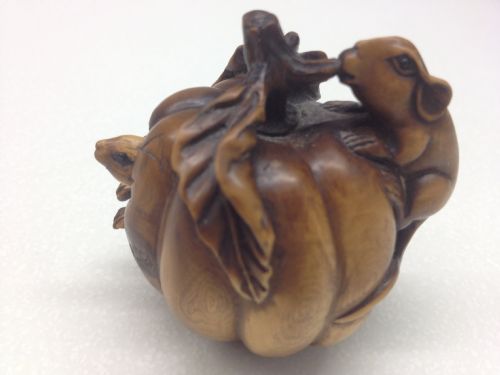LARGE JAPANESE BOXWOOD NETSUKE RATS ON FRUIT SIGNED View IV