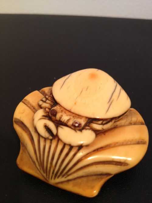 18th Century Japanese Ivory Netsuke Hermit Crab on Clam