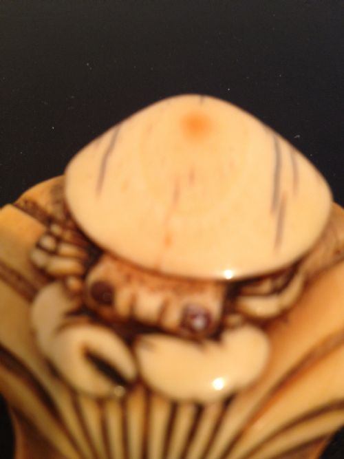 18TH CENTURY JAPANESE IVORY NETSUKE HERMIT CRAB ON CLAM View VIII