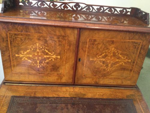 GOOD VICTORIAN WALNUT INLAID DAVENPORT 
