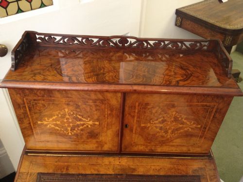 GOOD VICTORIAN WALNUT INLAID DAVENPORT 