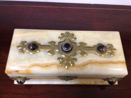 fig 1. GREAT VICTORIAN MARBLE GLOVE BOX INSET CABACHONS