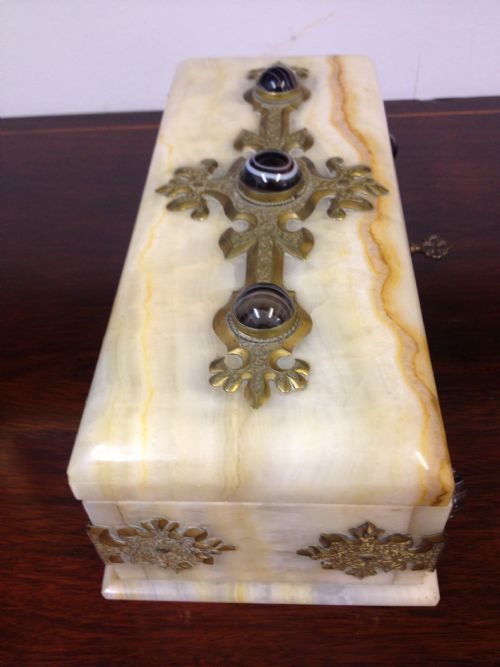 GREAT VICTORIAN MARBLE GLOVE BOX INSET CABACHONS View V