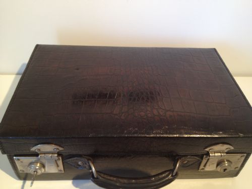 fig 1. CROCODILE SKIN TRAVELLING VANITY CASE