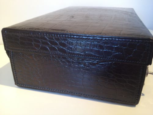 CROCODILE SKIN TRAVELLING VANITY CASE  View IV
