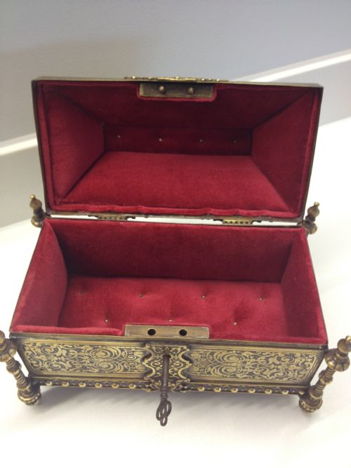 SUPERB QUALITY 19TH CENTURY BRASS BOULLE CASKET View VIII
