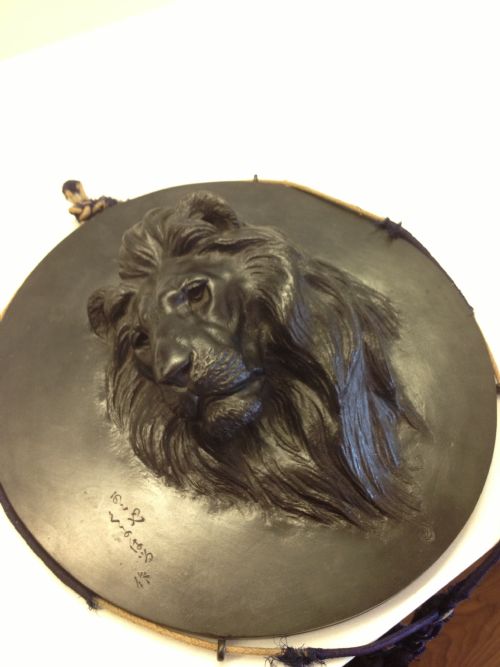 FABULOUS SIGNED JAPANESE BRONZE HANGING PLAQUE LION View II