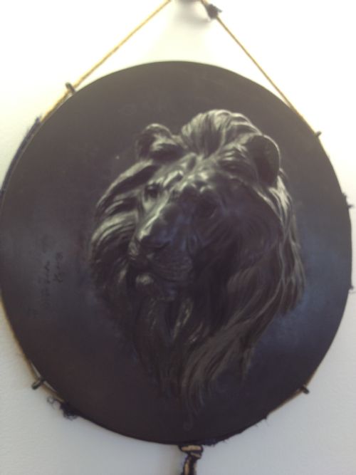 FABULOUS SIGNED JAPANESE BRONZE HANGING PLAQUE LION View V