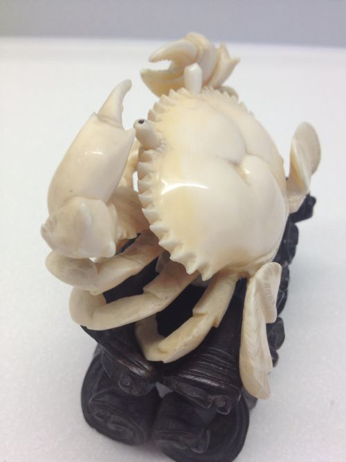 JAPANESE IVORY CRAB OKIMONO ON STAND MEIJI PERIOD View VI